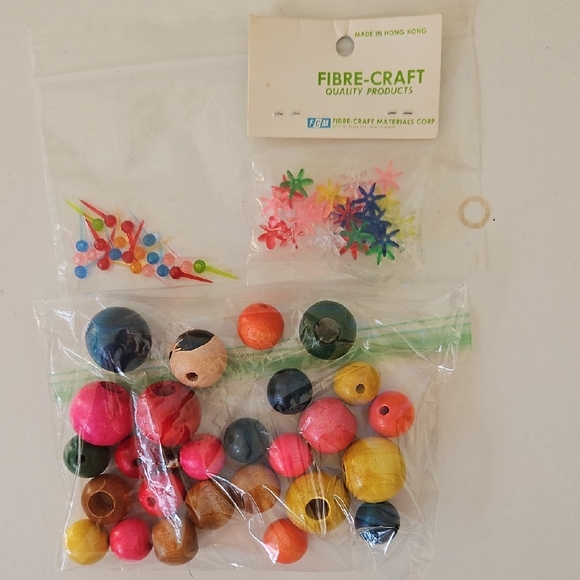 Box of Miscellaneous Craft Supplies - Picture 5 of 7